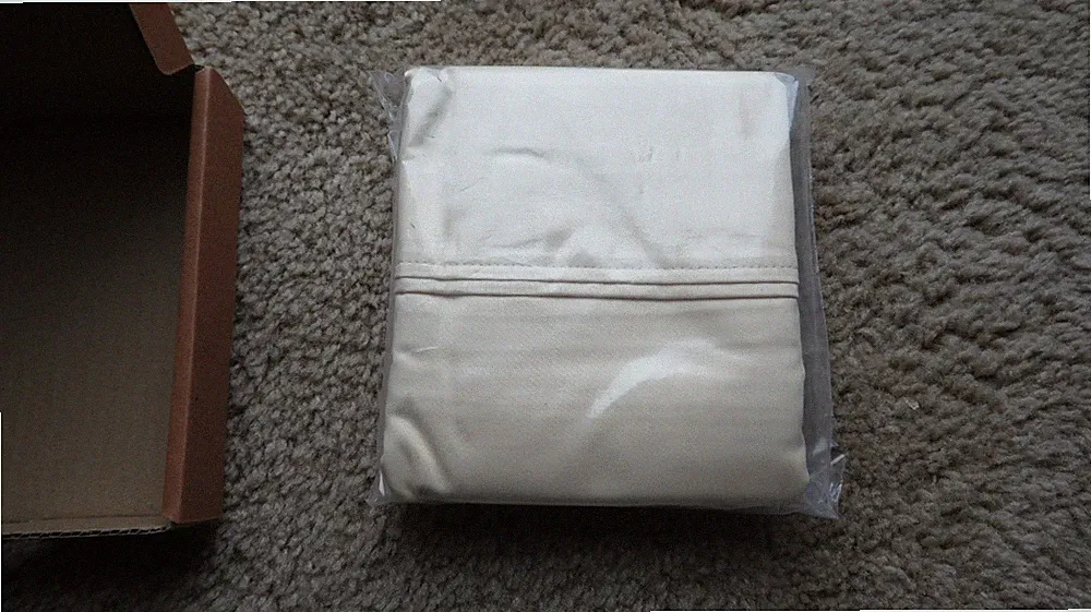 Amazon Basics 400 Thread Ct Cotton Pillow Case, Standard, 30" L x 20" W, Beige