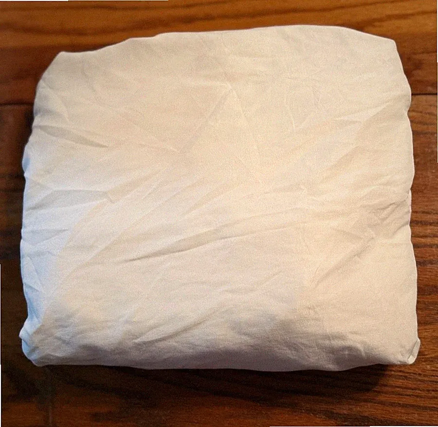 EUC Amazon Basics Twin Fitted Sheet, Ivory. 38 x 74 x 14", Oeko-Tex 100 Poly