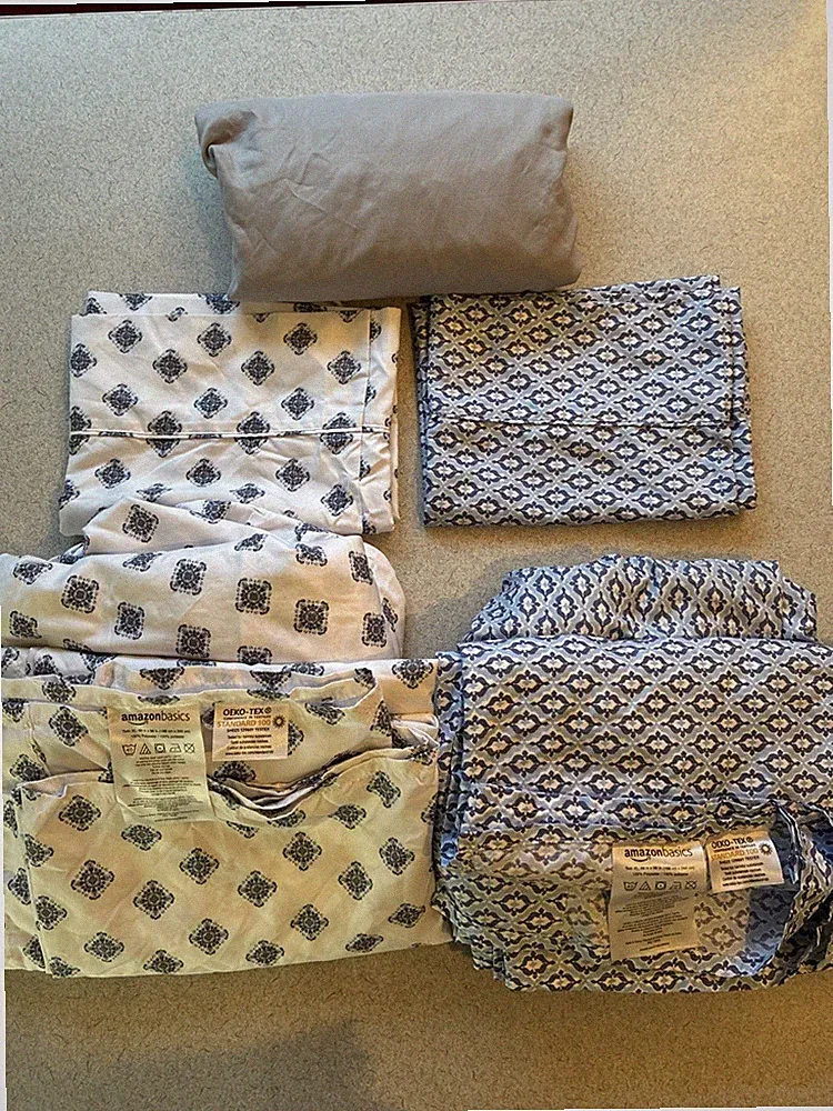 Pair of Amazon Basics Sheet Sets Twin XL Polyester 3 Fitted 2 Flat 2 Pillowcases